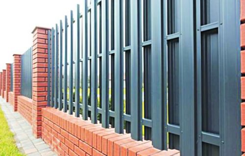 Забор из металлоштакетника